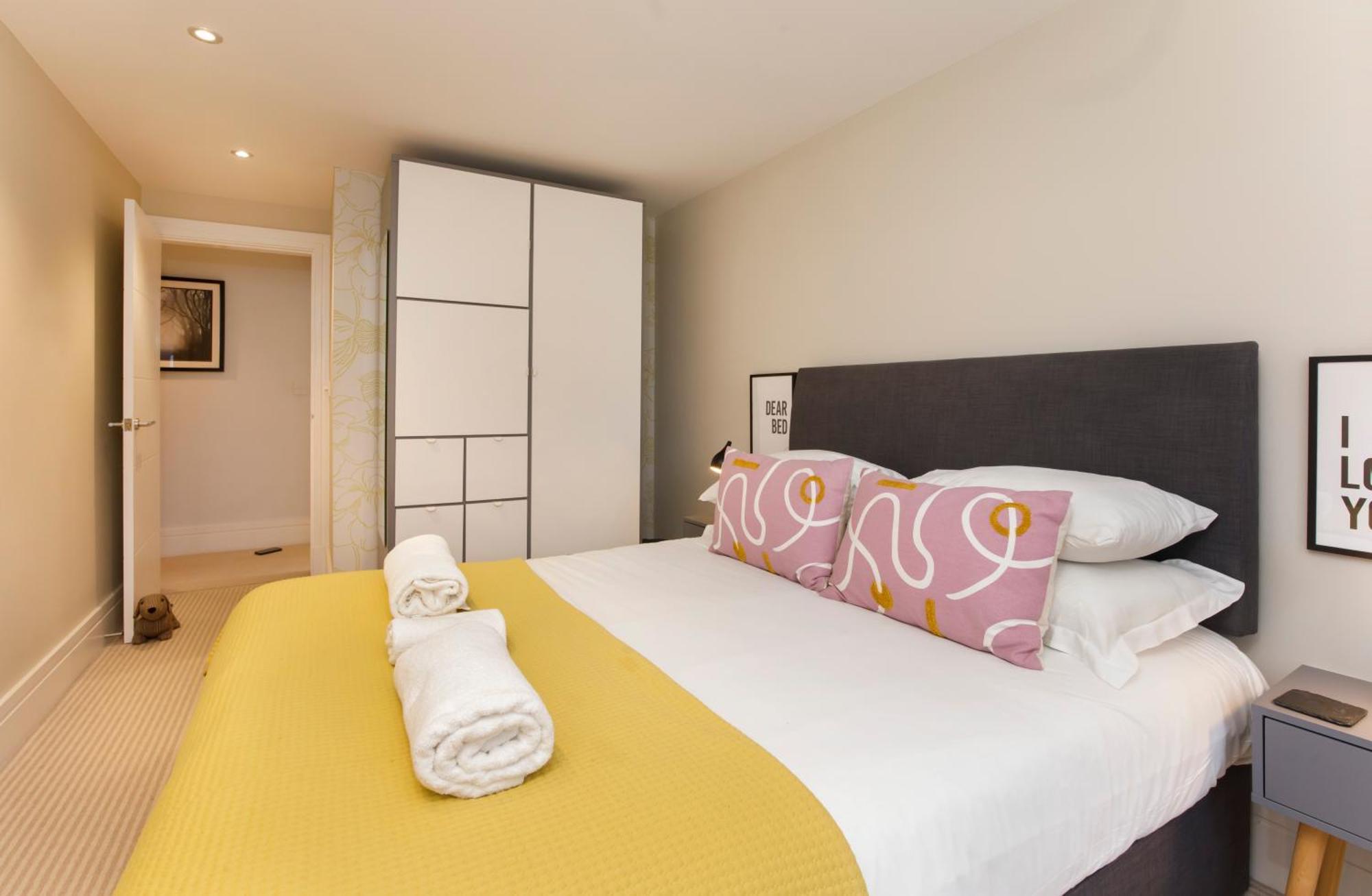 Compton Lodge Luxury Apartment-Free Parking York Exterior photo