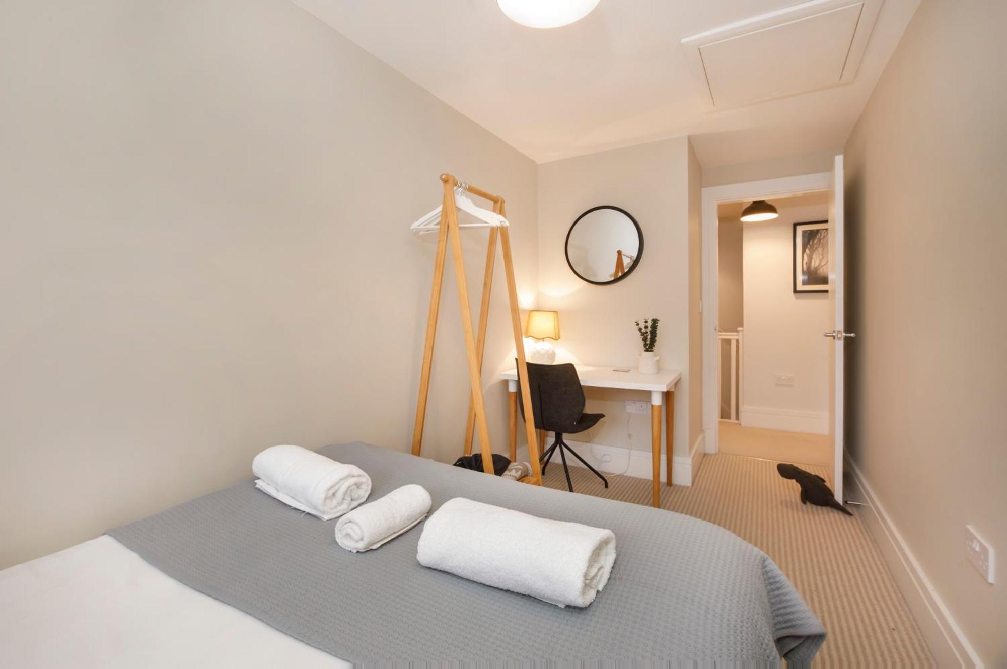 Compton Lodge Luxury Apartment-Free Parking York Exterior photo